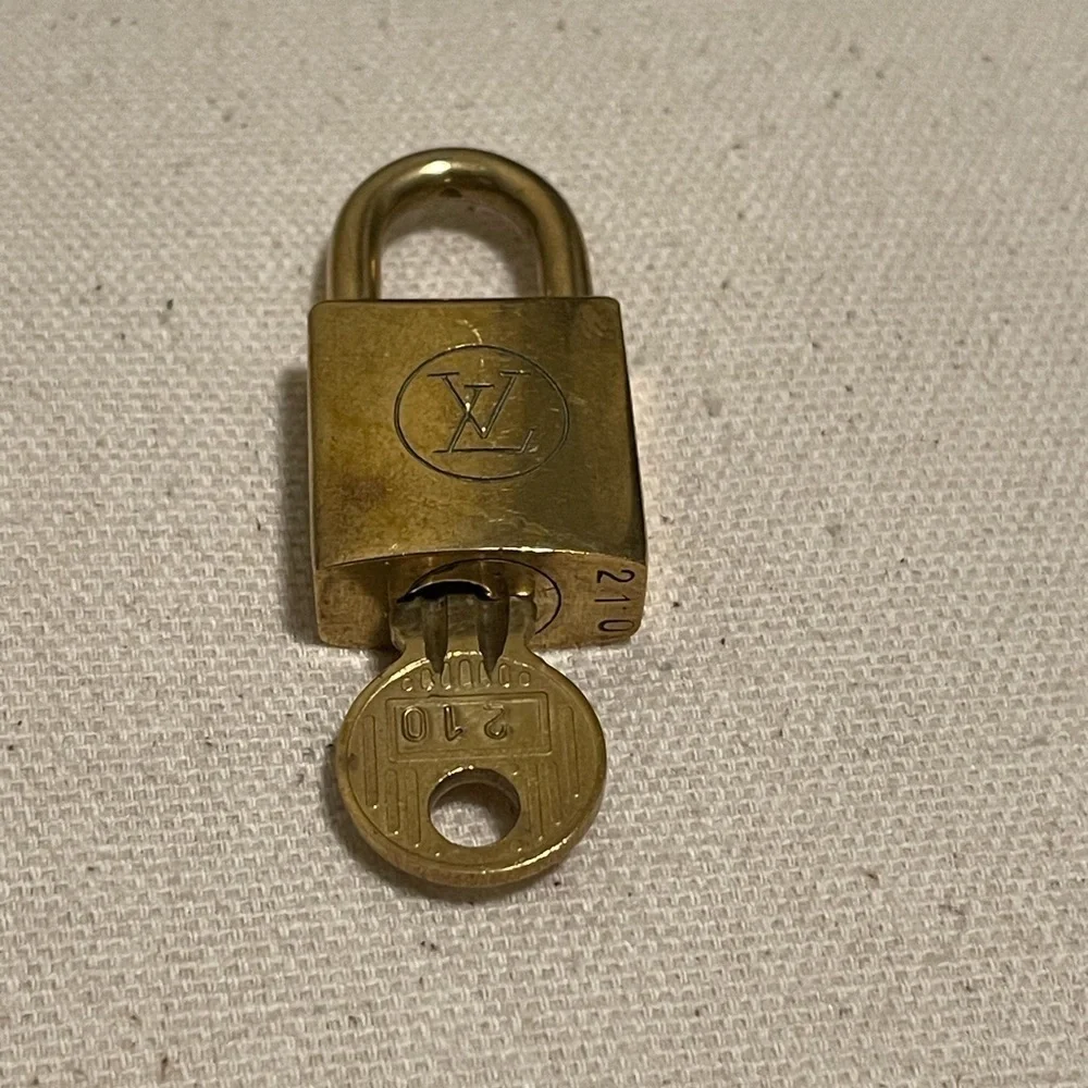 Louis Vuitton Lock and Key 210